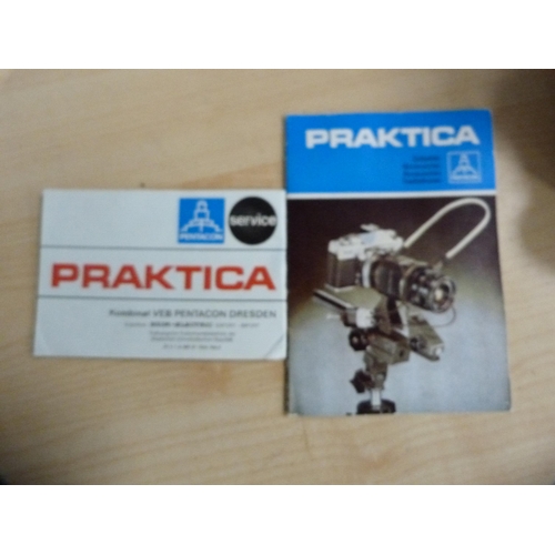 315 - Two Praktica MTL3 cameras, one example in a fitted box with a Carl Zeiss lens, instruction booklet a... 