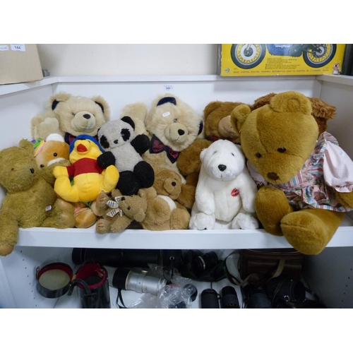 349 - Collection of teddy bears, mainly modern examples (one shelf).