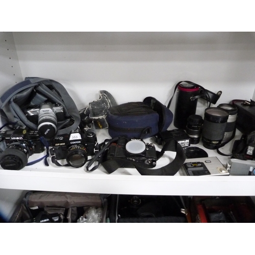 353 - Group of cameras to include a Centon DF-300, Minolta 7000, Cosina CT-1A, Nikon, macro focusing zoom ... 