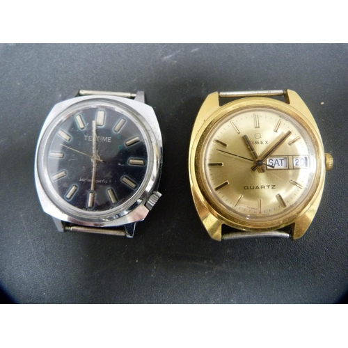 391 - Three manual wind gent's watches, c. 1960s/70s, to include Teltime, Timex 24 metres water resister, ... 