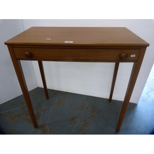 442 - Retro teak single-drawer side table.