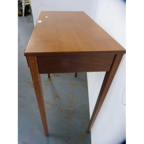 442 - Retro teak single-drawer side table.