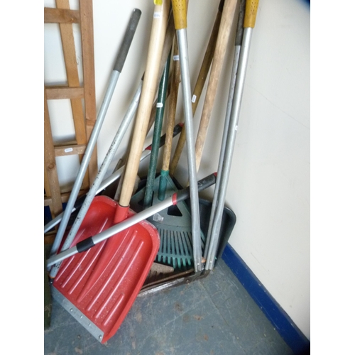 445 - Large quantity of garden tools and accessories to include wooden trellis, hedge trimmer, mallet, sho... 