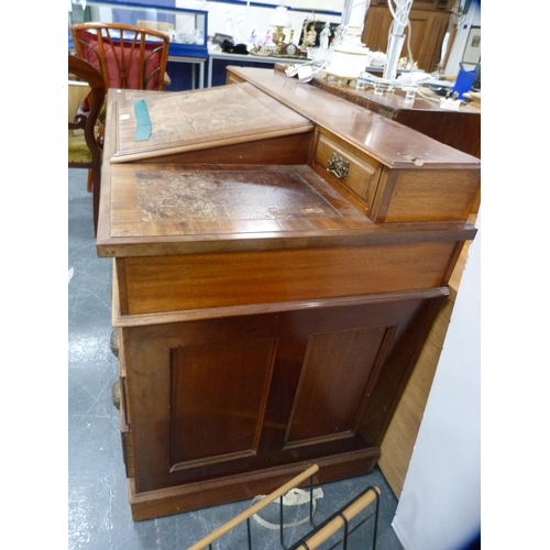 458 - Edwardian mahogany desk.