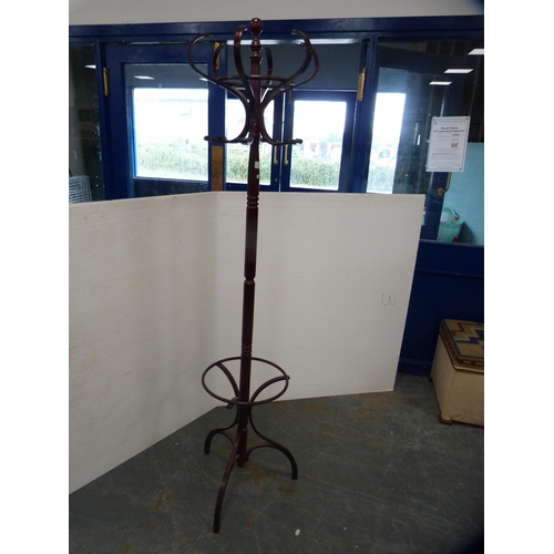 485 - Folding picture easel and a bentwood-style hat and coat stand.  (2)