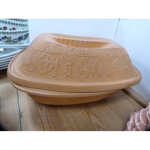 67 - Set of Italian leaf moulded dishes and a terracotta crock.