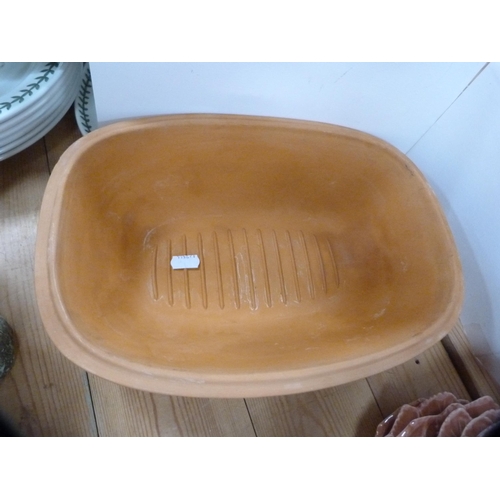 67 - Set of Italian leaf moulded dishes and a terracotta crock.