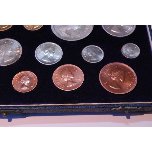 88 - Queen Elizabeth II South Africa 1954 proof set to include a gold £1 coin, 8g, ½ gold co... 