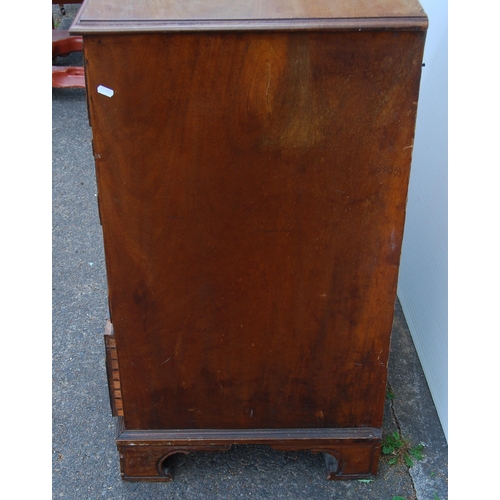 346 - George III mahogany chest of drawers, c. late 18th/early 19th century, with three short and three lo... 