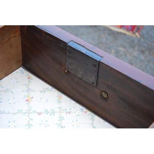 346 - George III mahogany chest of drawers, c. late 18th/early 19th century, with three short and three lo... 