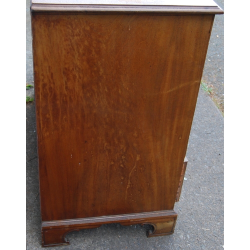 346 - George III mahogany chest of drawers, c. late 18th/early 19th century, with three short and three lo... 