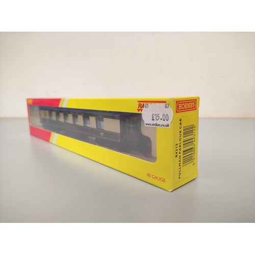 105 - Hornby Railways. Boxed rolling stock to include four R4313 Pullman brake cars 'Car No.65' and a R431... 