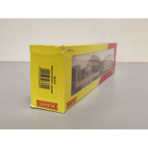 107 - Hornby Railways. Eight boxed 00 gauge rolling stock and locomotives to include R2672 Class 0F Pug 0-... 