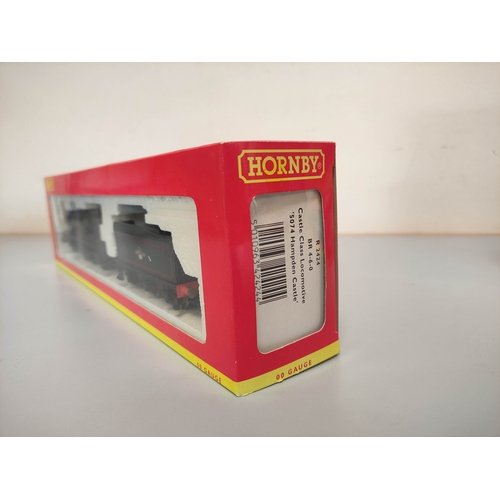 108 - Hornby Railways. Eight boxed 00 gauge locomotives to include R2424 BR Class 4073 'Castle' 4-6-0 5074... 