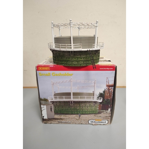 110 - Hornby Railways. Group of boxed model buidings to include Small Gasholder R8737, Water Tower R8639, ... 