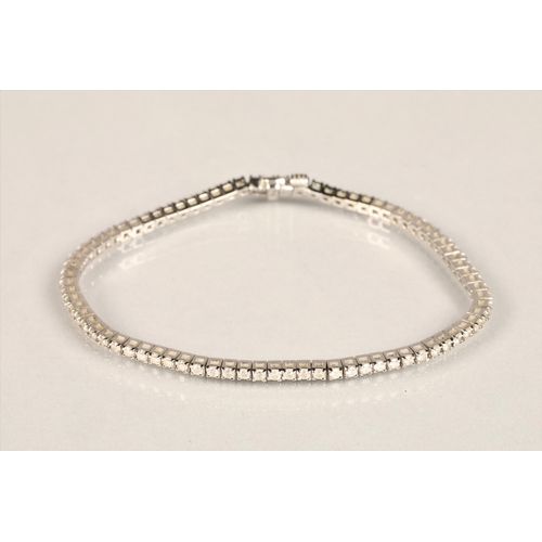 118 - Ladies 18k white gold diamond tennis bracelet, length 18.5cm