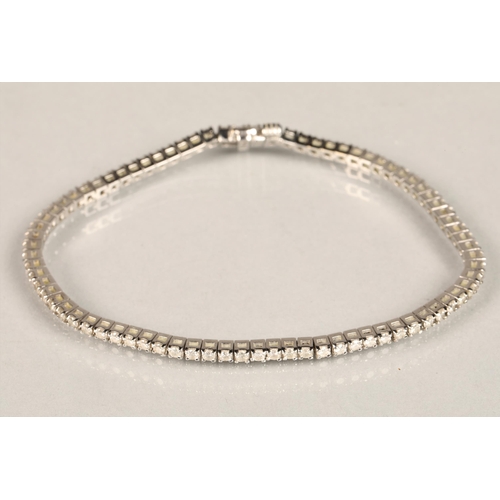 118 - Ladies 18k white gold diamond tennis bracelet, length 18.5cm