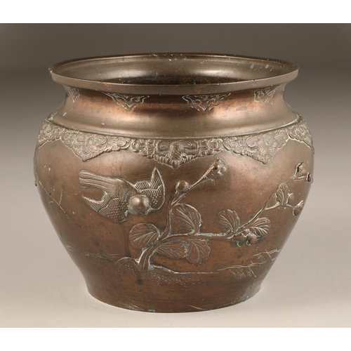 281 - 19th century Japanese bronze jardiniere, decorated with birds and flowers in relief, diameter 21cm, ... 