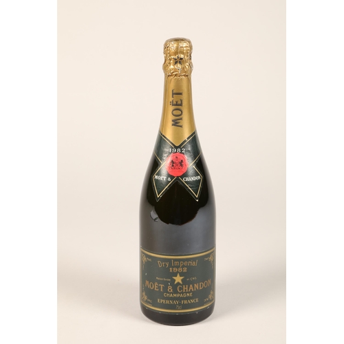 339 - 1982 bottle of Moet Chandon Champagne, 75clPlease note - This lot cannot be invoiced and collected u... 