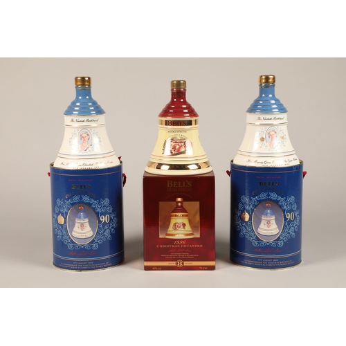 352 - Bells Royal Decanter' Elizabeth the Queen Mothers 90th birthday, 75cl, 43 % vol, in Decanter, Bells ... 