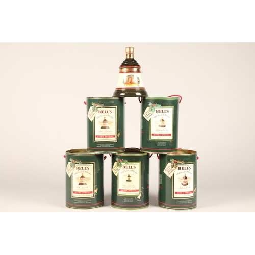 354 - Six Bells Christmas Whisky in Decanters, Aged 8 Years, 1992, 70 cl, 40 % vol, 1992, 70 cl, 40%,1993,... 