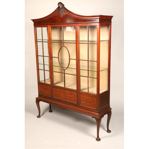 641 - Edwardian mahogany display cabinet, length 136cm, width 40cm, height 187cm