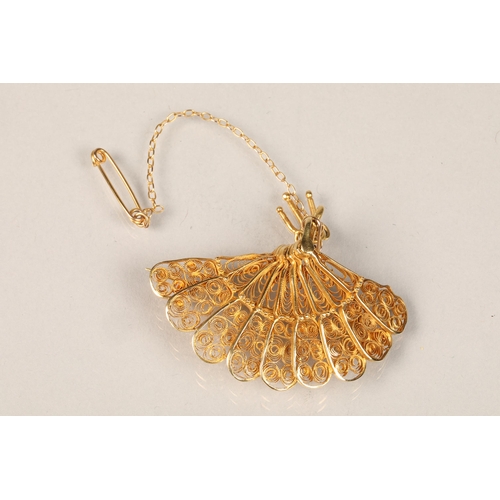 83 - Ladies unmarked yellow metal brooch in the form of a fan, 5cm diameter, weight 9.6g