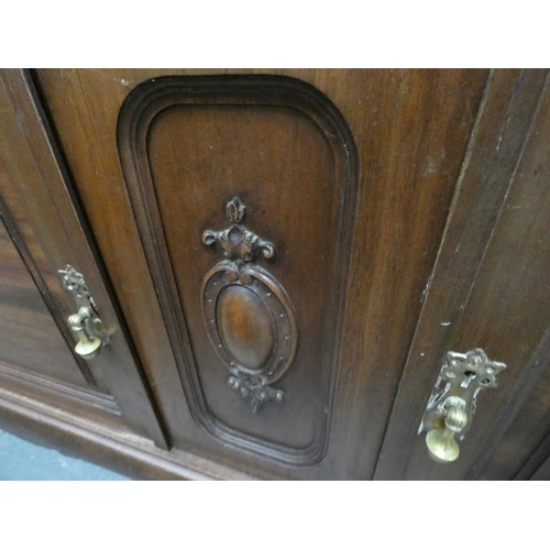 404 - Edwardian mahogany sideboard fitted two frieze drawers with cupboards below.