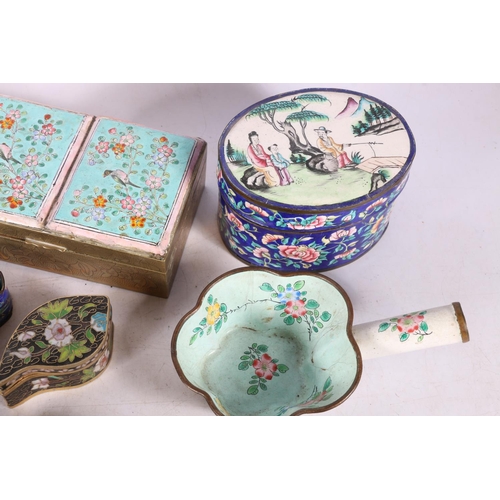 196 - Chinese enamel decorative items to include boxes and covers, a pan, and a pair of fan shaped dishes.... 