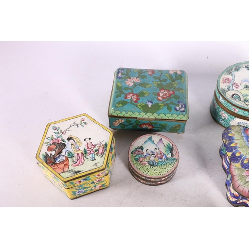 196 - Chinese enamel decorative items to include boxes and covers, a pan, and a pair of fan shaped dishes.... 