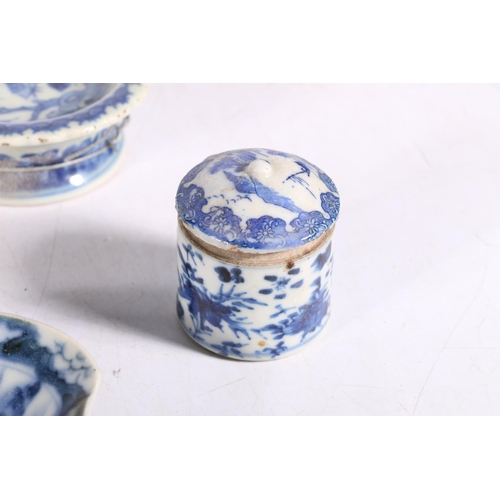 232 - Chinese and Japanese blue and white porcelain to include a set of three oval lobed dishes, 17cm long... 