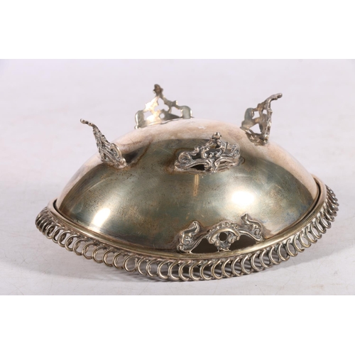 115 - Continental 925 silver oval sugar bowl with ring link border, raised on ornate scroll feet, stamped ... 