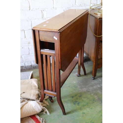 534 - Mahogany drop-leaf occasional table.