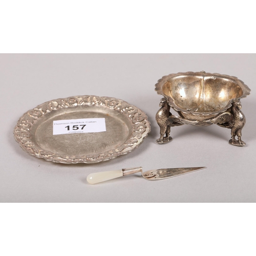 157 - A miniature hallmarked silver and mother of pearl cake slice, and two white metal trinket dishes (6)