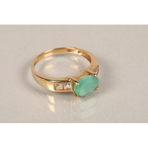 116 - 14ct Yellow gold ring with jadeite stone