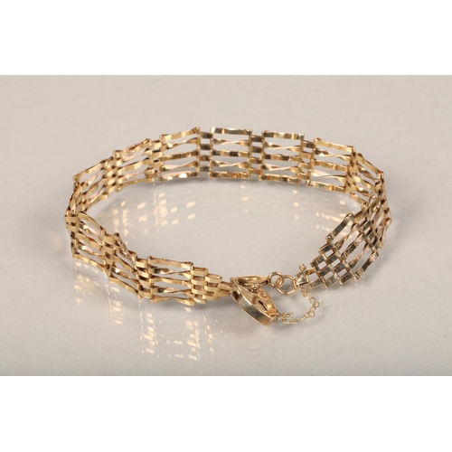 43 - 9ct yellow gold gate bar bracelet, 5.6g.