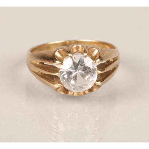 56 - 9ct yellow gold ring with white stone. Size: P