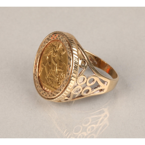 65 - Edward VII half sovereign ring, dated 1906, mounted in 9ct gold. Size: O, weight: 8.3g.