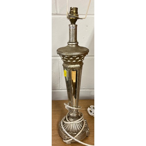 550 - Modern table lamp with tiffany style glass shade