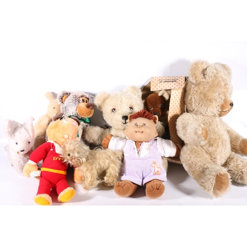 101 - Collection of soft toys to include Merrythought 'Flocky', Hamleys bears, Hasbro 'Errol' the hamster.