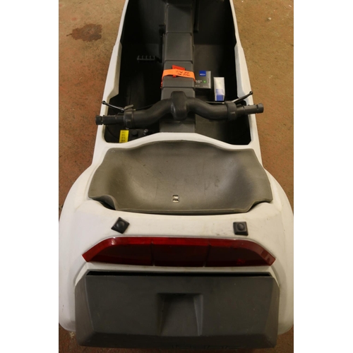 98 - Sinclair C5 electric vehicle, serial number 100050201443.