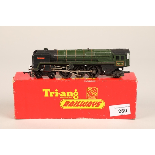 280 - Triang 00 Gauge R.259 4-6-2 Britannia Loco Green Livery  in box