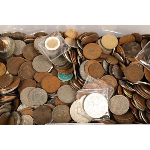 285 - Large quantity of coins