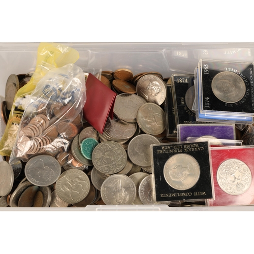 285 - Large quantity of coins