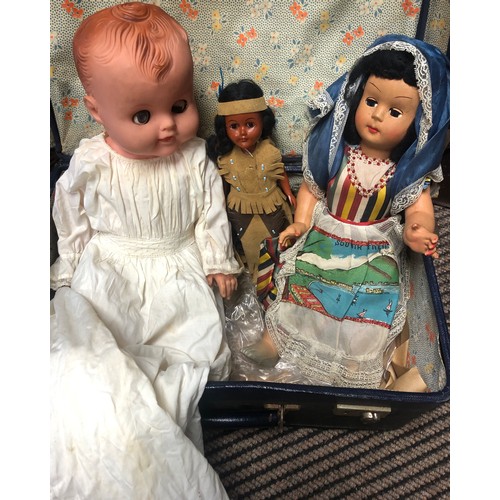 330 - Three vintage dolls in vintage suitcase (4)