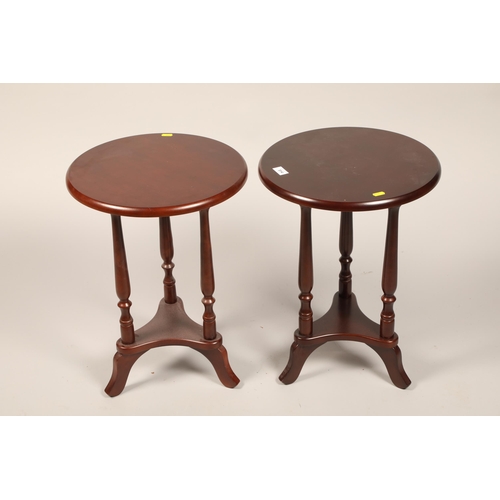 514 - Pair of occasional tables, 55 cm high(2)