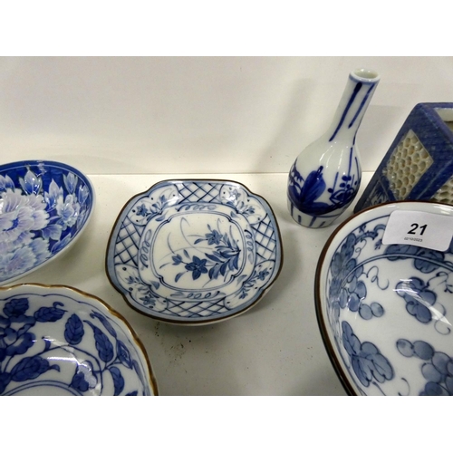 21 - Collection of 19th/20th century blue and white to include bowls, vases etc.