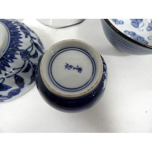 21 - Collection of 19th/20th century blue and white to include bowls, vases etc.