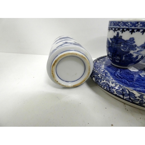 22 - Various blue and white tea ware to include Worcester, Chinese cup etc.