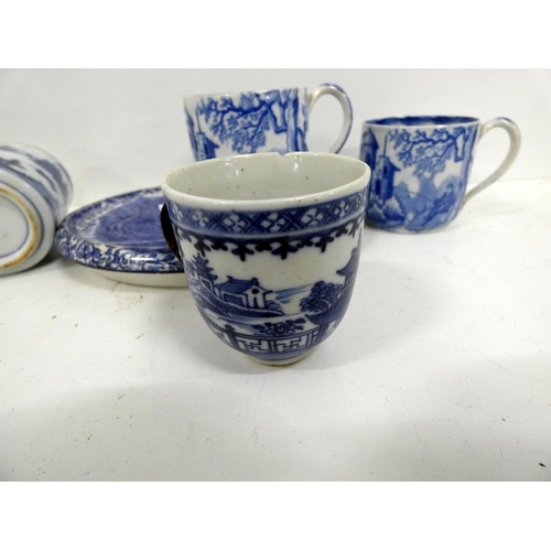 22 - Various blue and white tea ware to include Worcester, Chinese cup etc.